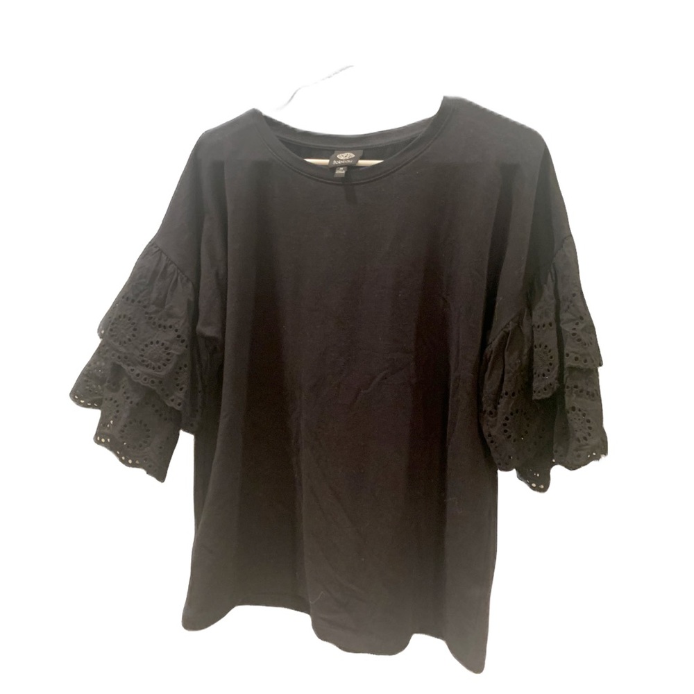 Bobaeu short sleeve eyelet Tshirt size M